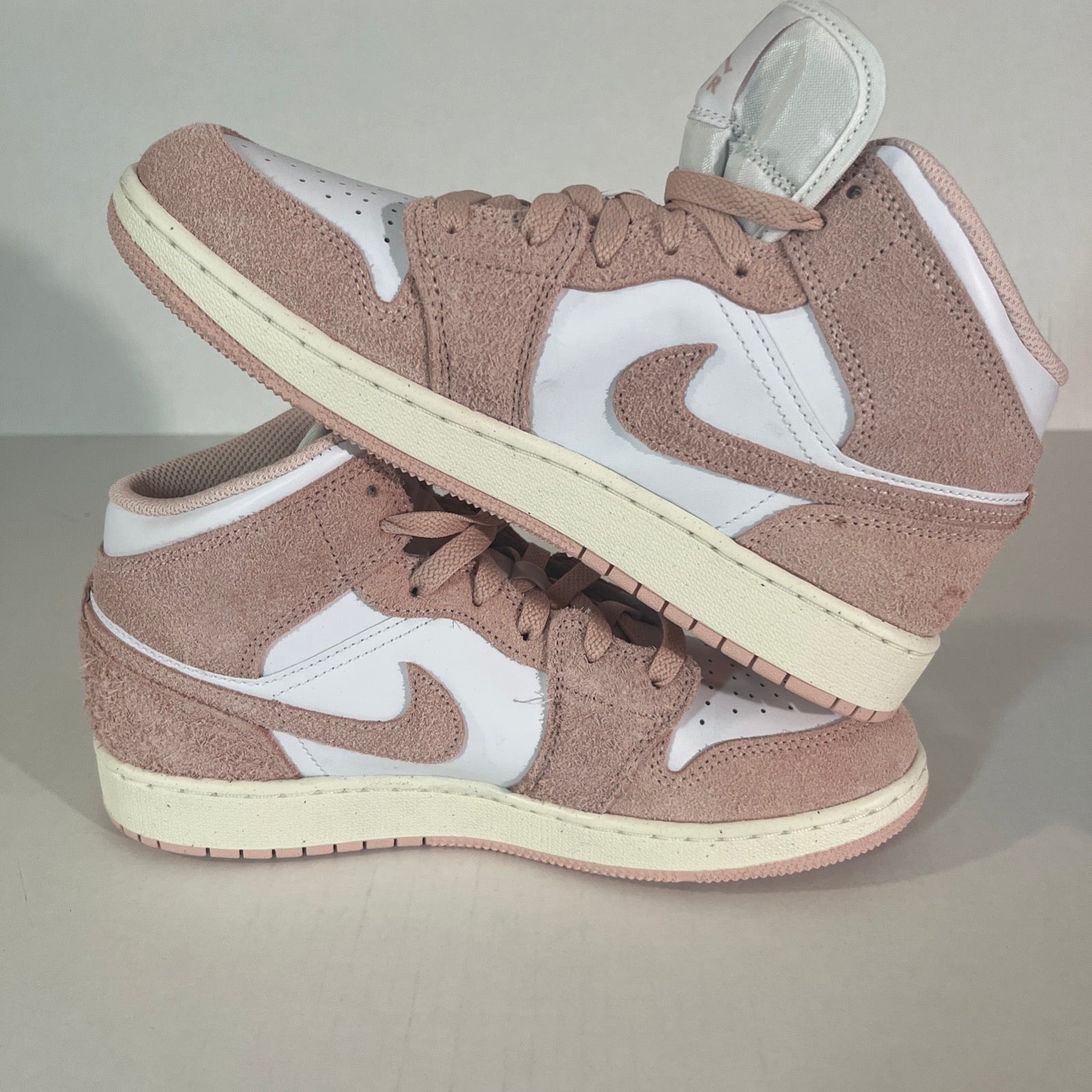 7Y Nike Air Jordan 1 Mid SE GS "White/Legend Pink" (New with Defects) (FN7432-161)