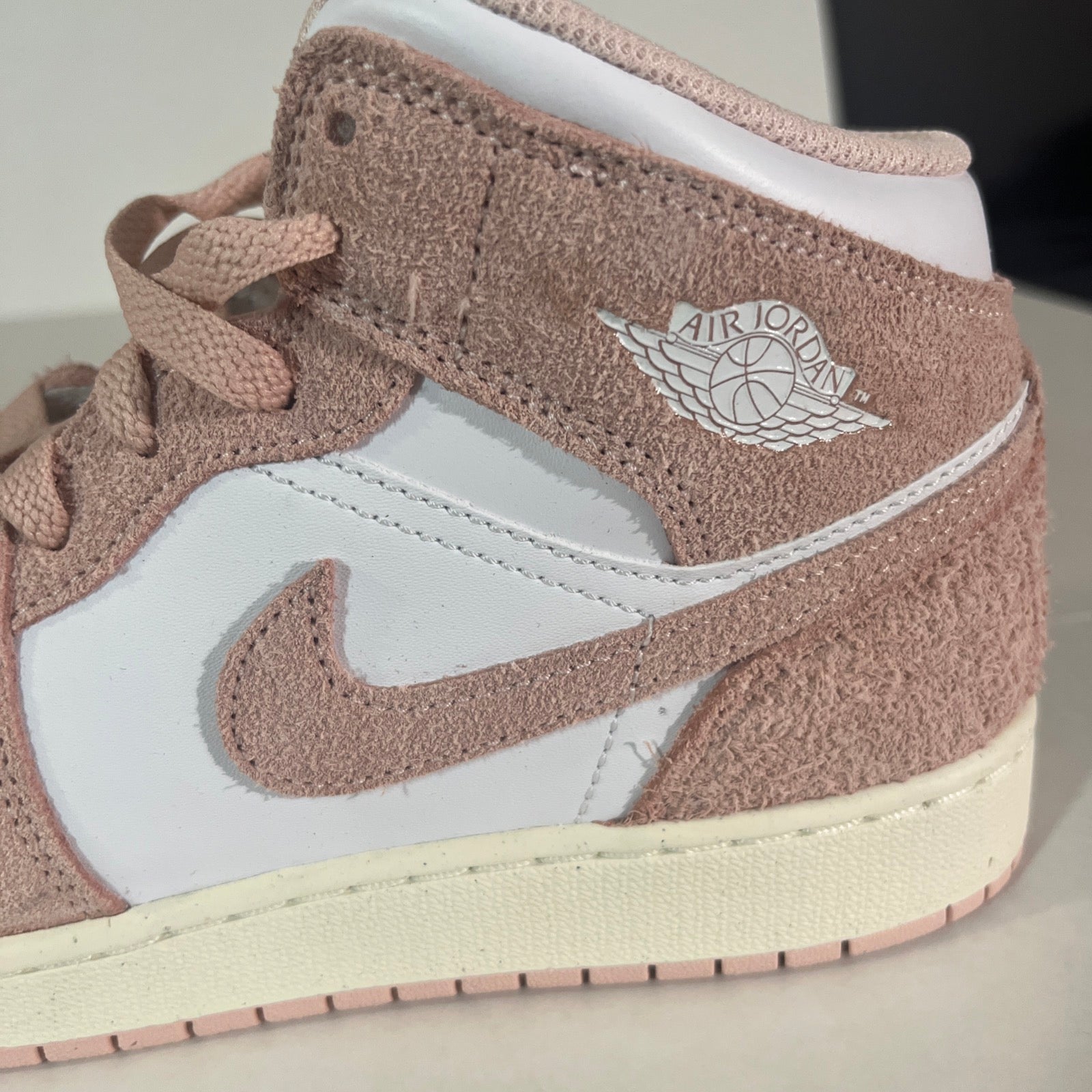 7Y Nike Air Jordan 1 Mid SE GS "White/Legend Pink" (New with Defects) (FN7432-161)
