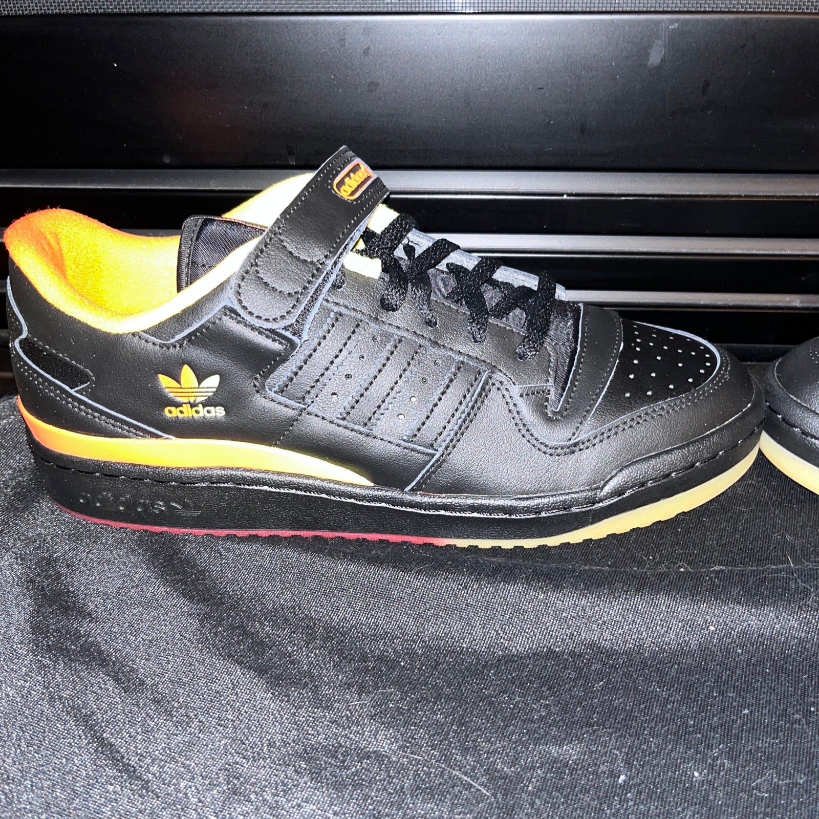 10.5M Adidas Forum Low "Black/Solar Yellow/Red" (FZ5891)