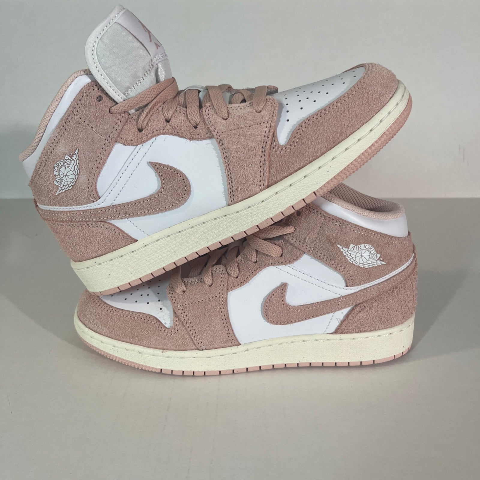7Y Nike Air Jordan 1 Mid SE GS "White/Legend Pink" (New with Defects) (FN7432-161)