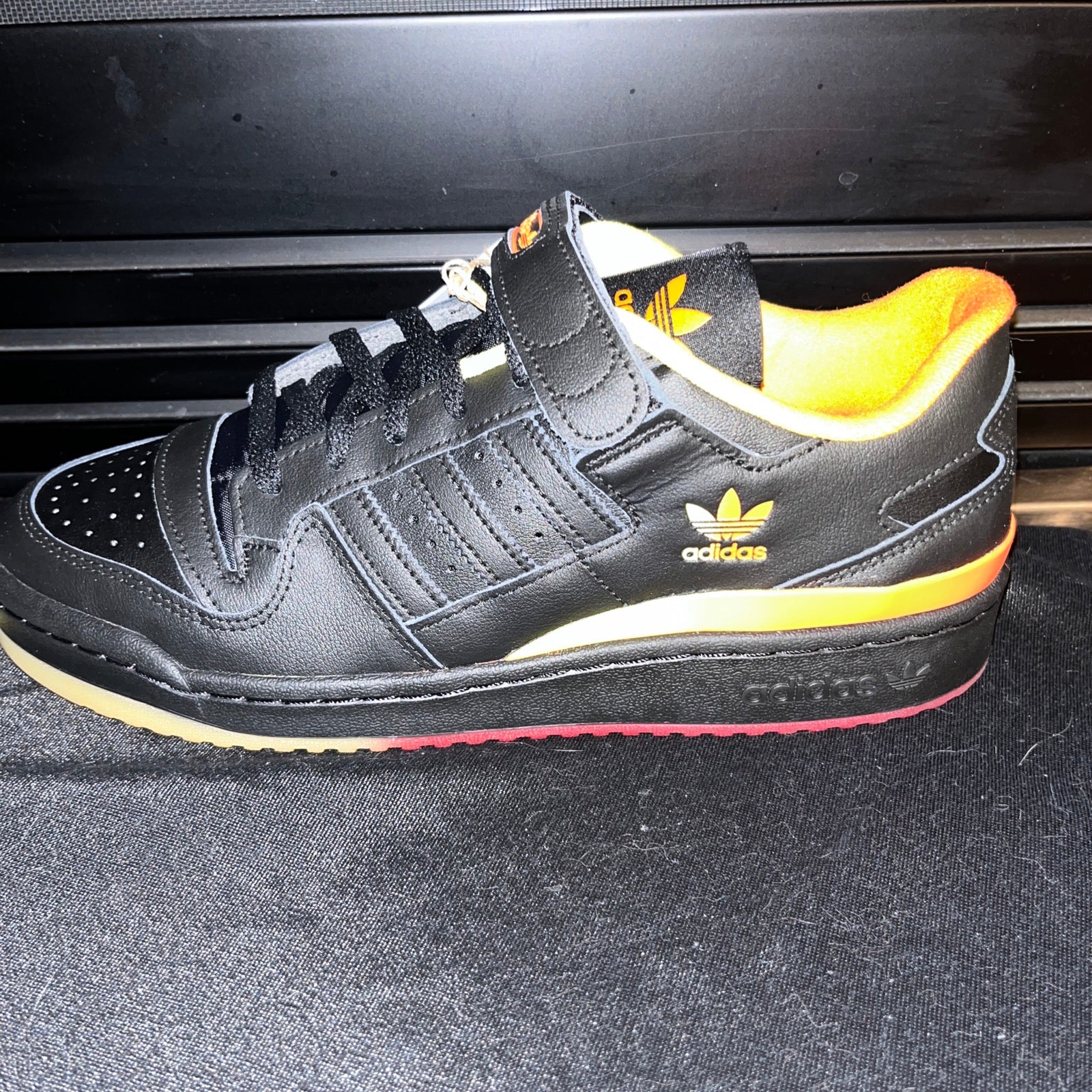 10.5M Adidas Forum Low "Black/Solar Yellow/Red" (FZ5891)