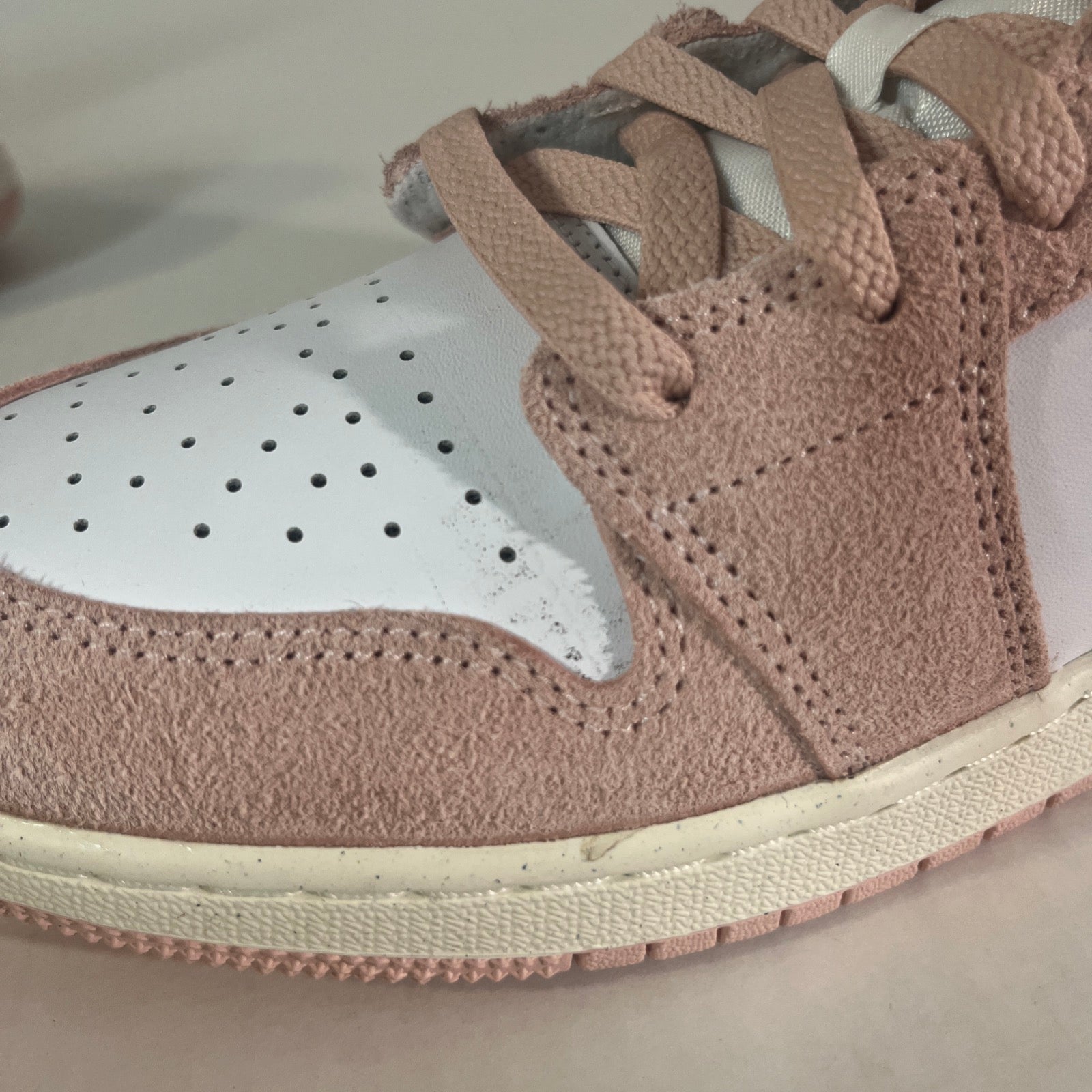 7Y Nike Air Jordan 1 Mid SE GS "White/Legend Pink" (New with Defects) (FN7432-161)
