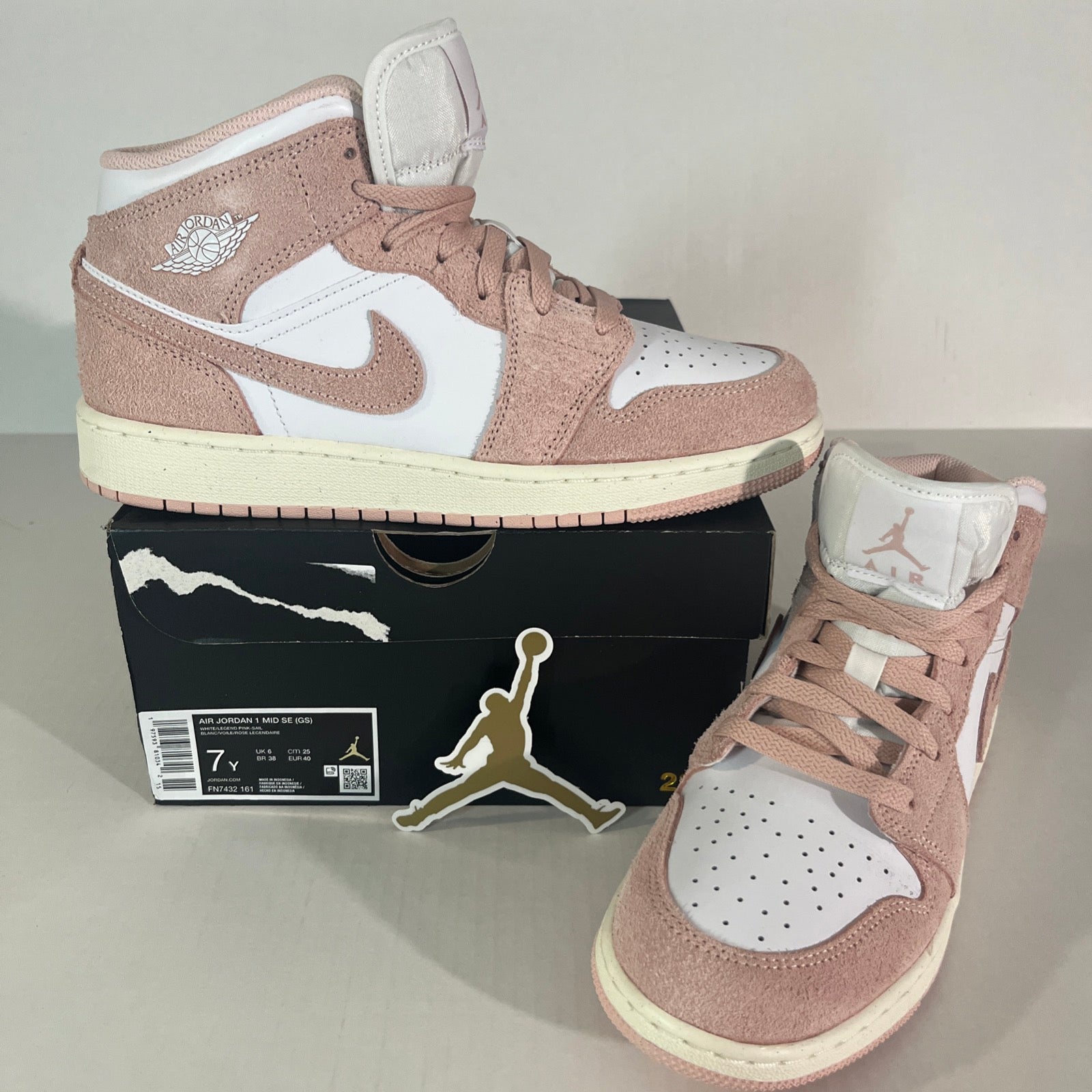 7Y Nike Air Jordan 1 Mid SE GS "White/Legend Pink" (New with Defects) (FN7432-161)