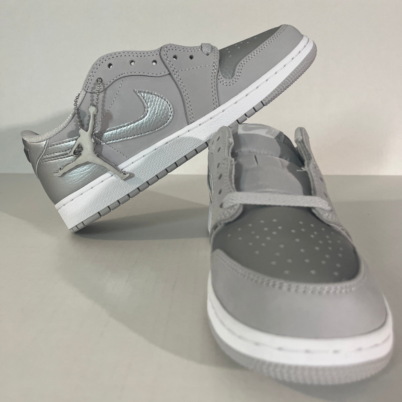 7Y Nike Air Jordan 1 Retro Low OG (GS) "Neutral Grey/Metallic Silver" (CZ0858-002)