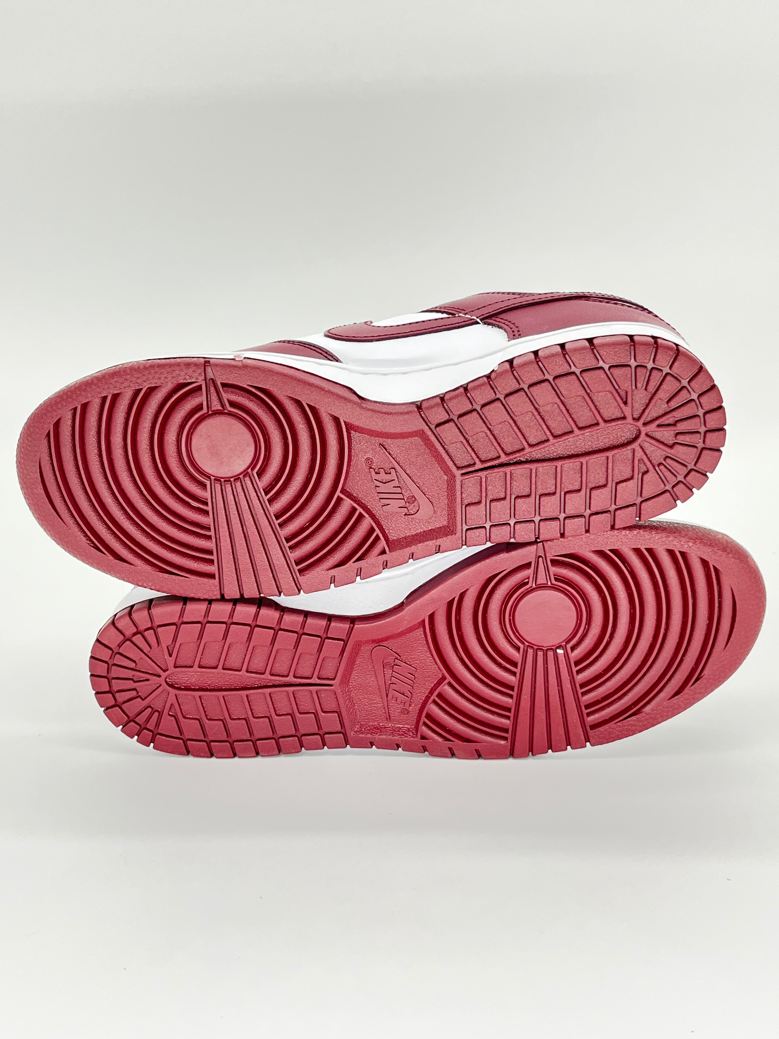 9M Nike Dunk Low Redwood White/Redwood/Gym Red (DV0833-115) - No Box