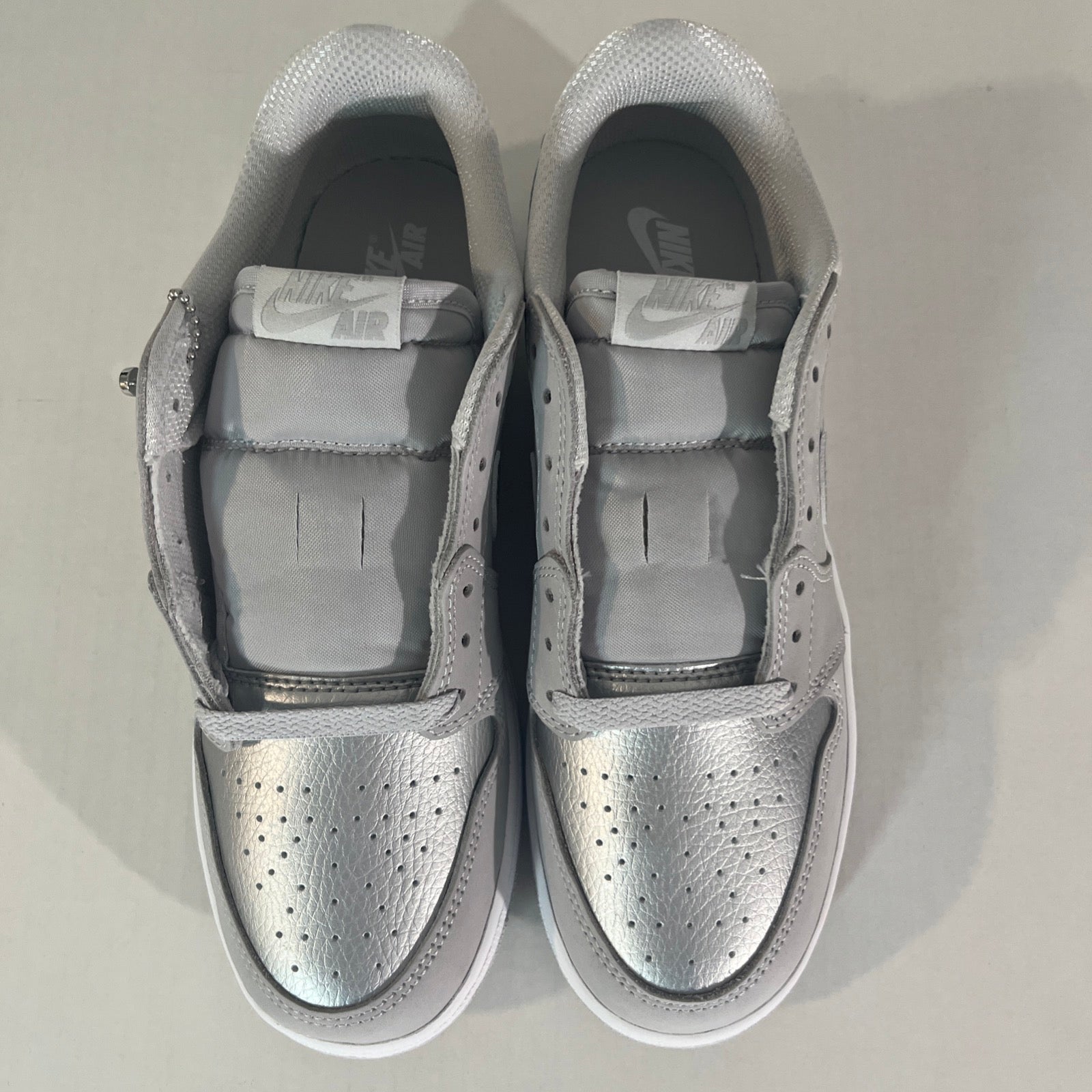 7Y Nike Air Jordan 1 Retro Low OG (GS) "Neutral Grey/Metallic Silver" (CZ0858-002)
