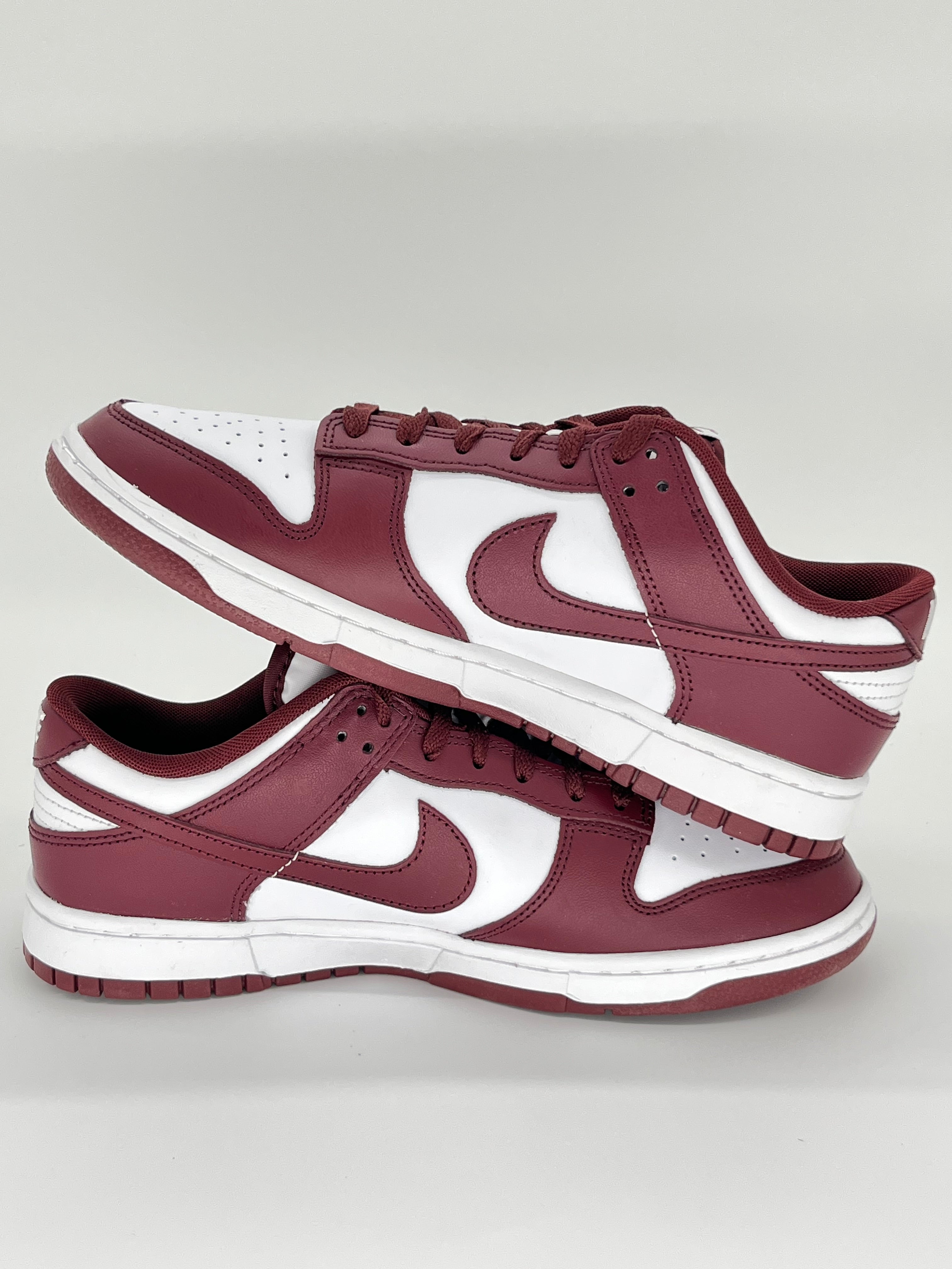 9M Nike Dunk Low Redwood White/Redwood/Gym Red (DV0833-115) - No Box