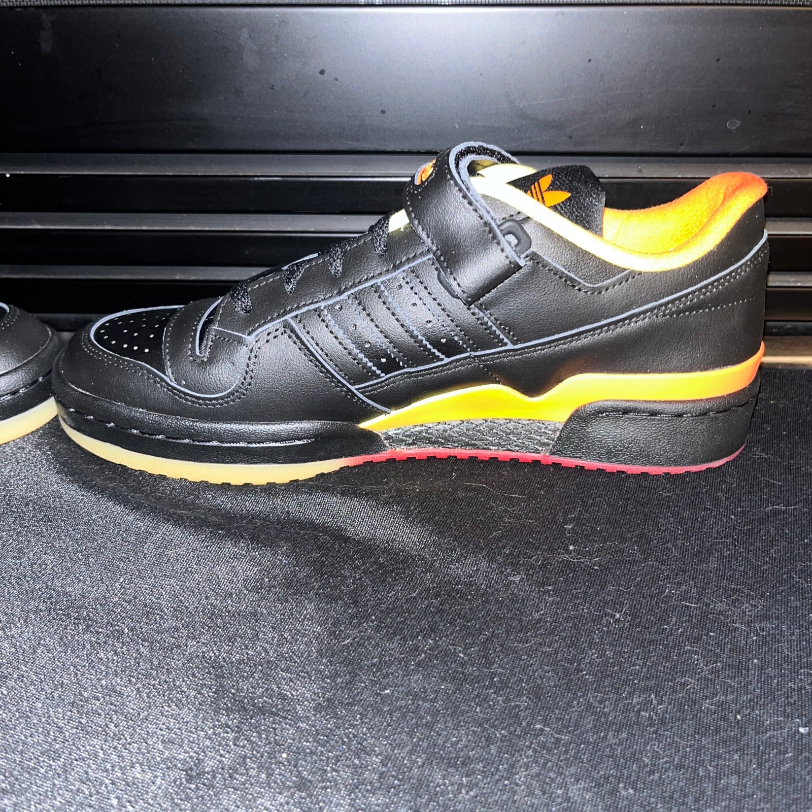 10.5M Adidas Forum Low "Black/Solar Yellow/Red" (FZ5891)