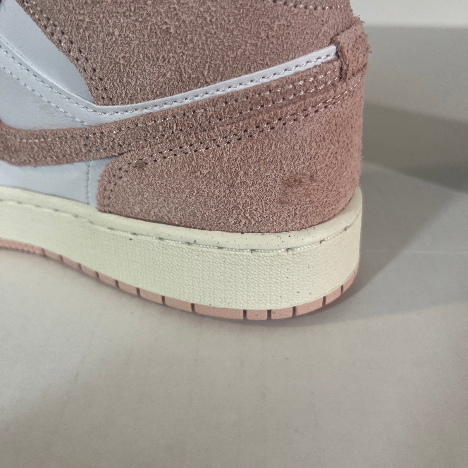 7Y Nike Air Jordan 1 Mid SE GS "White/Legend Pink" (New with Defects) (FN7432-161)