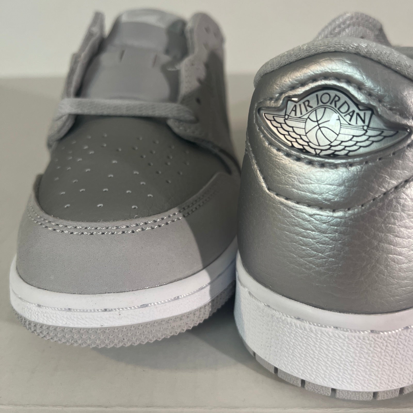 7Y Nike Air Jordan 1 Retro Low OG (GS) "Neutral Grey/Metallic Silver" (CZ0858-002)