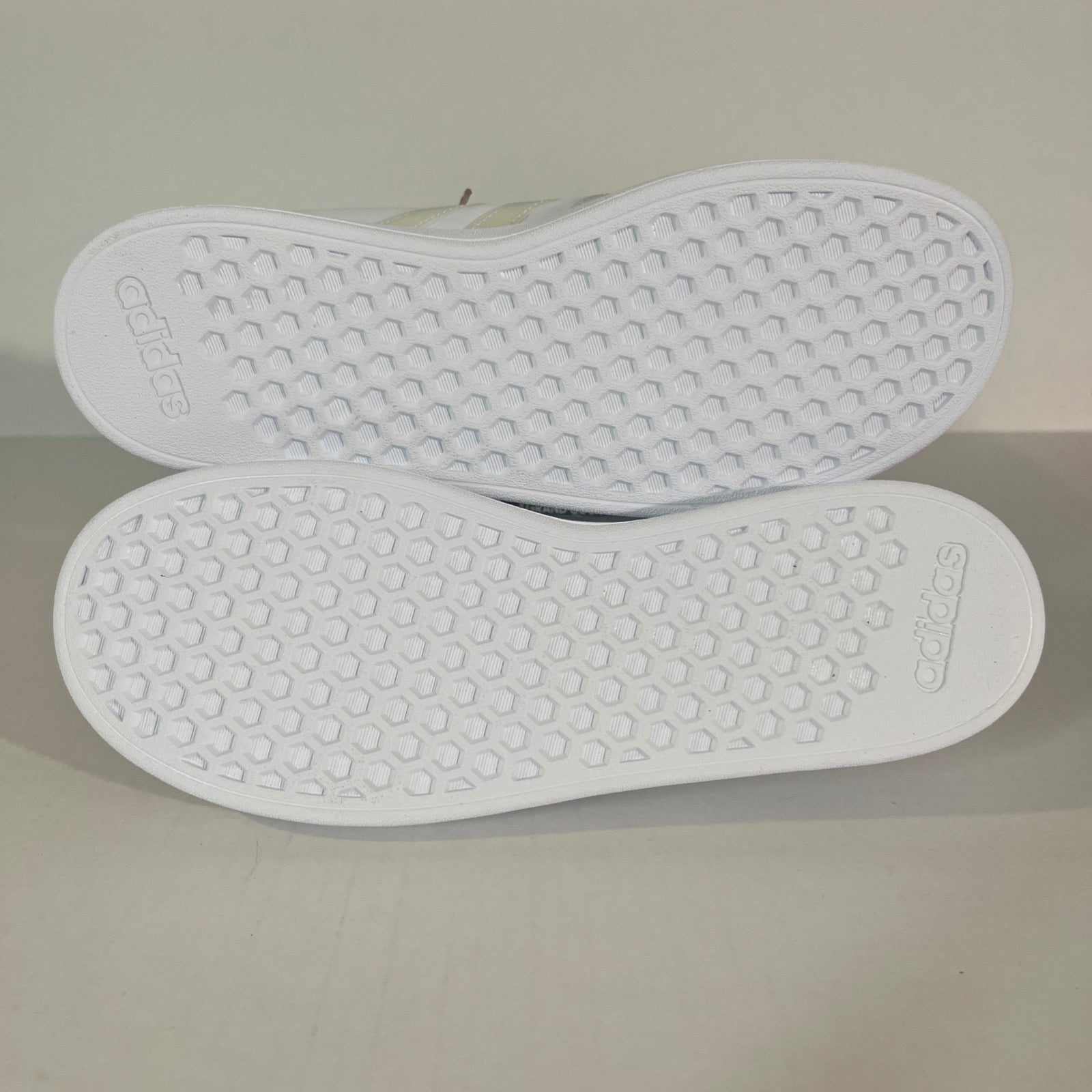 6.5W Adidas Grand Court 2.0 'White Iridescent' (GY2326)