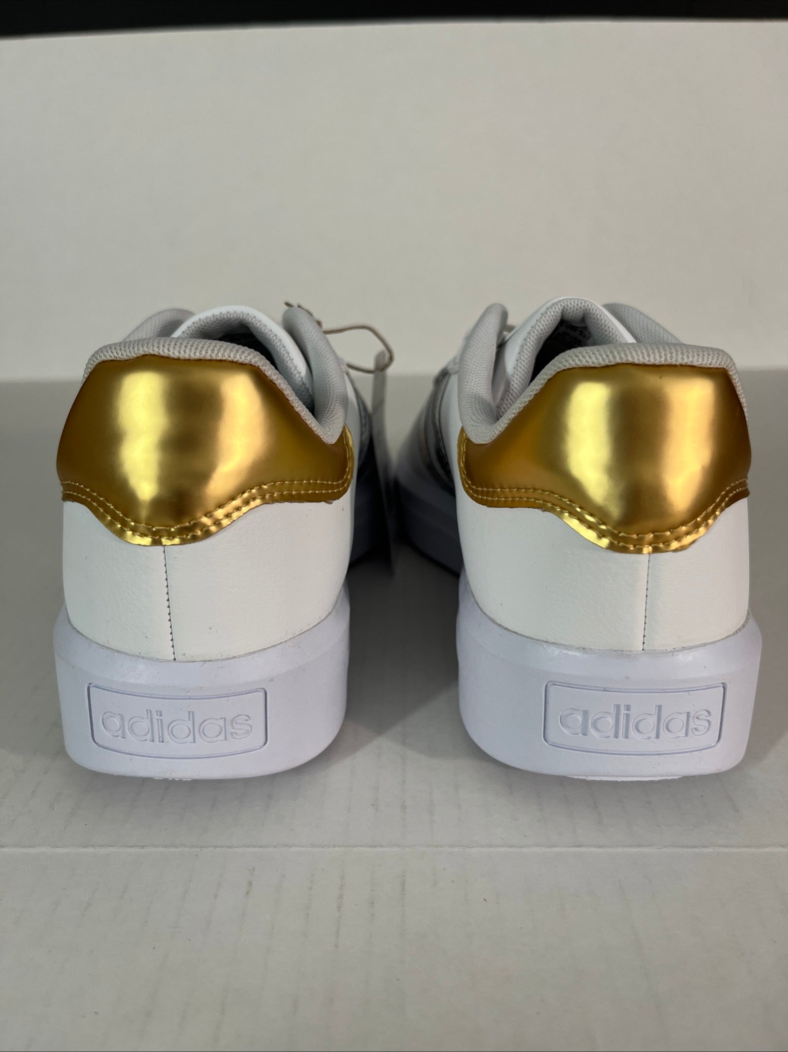 7.5W Adidas Court Platform (HW7156)