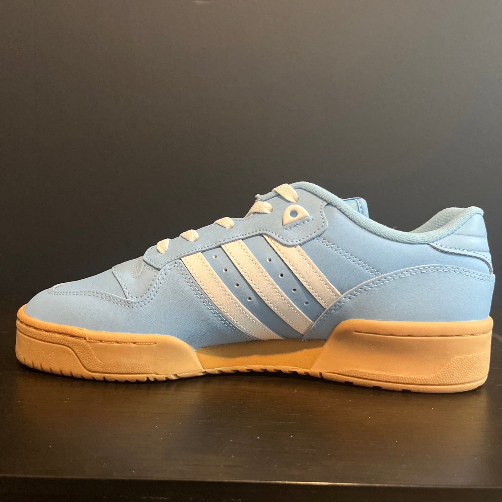 10.5M Adidas Rivalry Low "Light Blue Pantone/Footwear White/Gum" (JH7149)