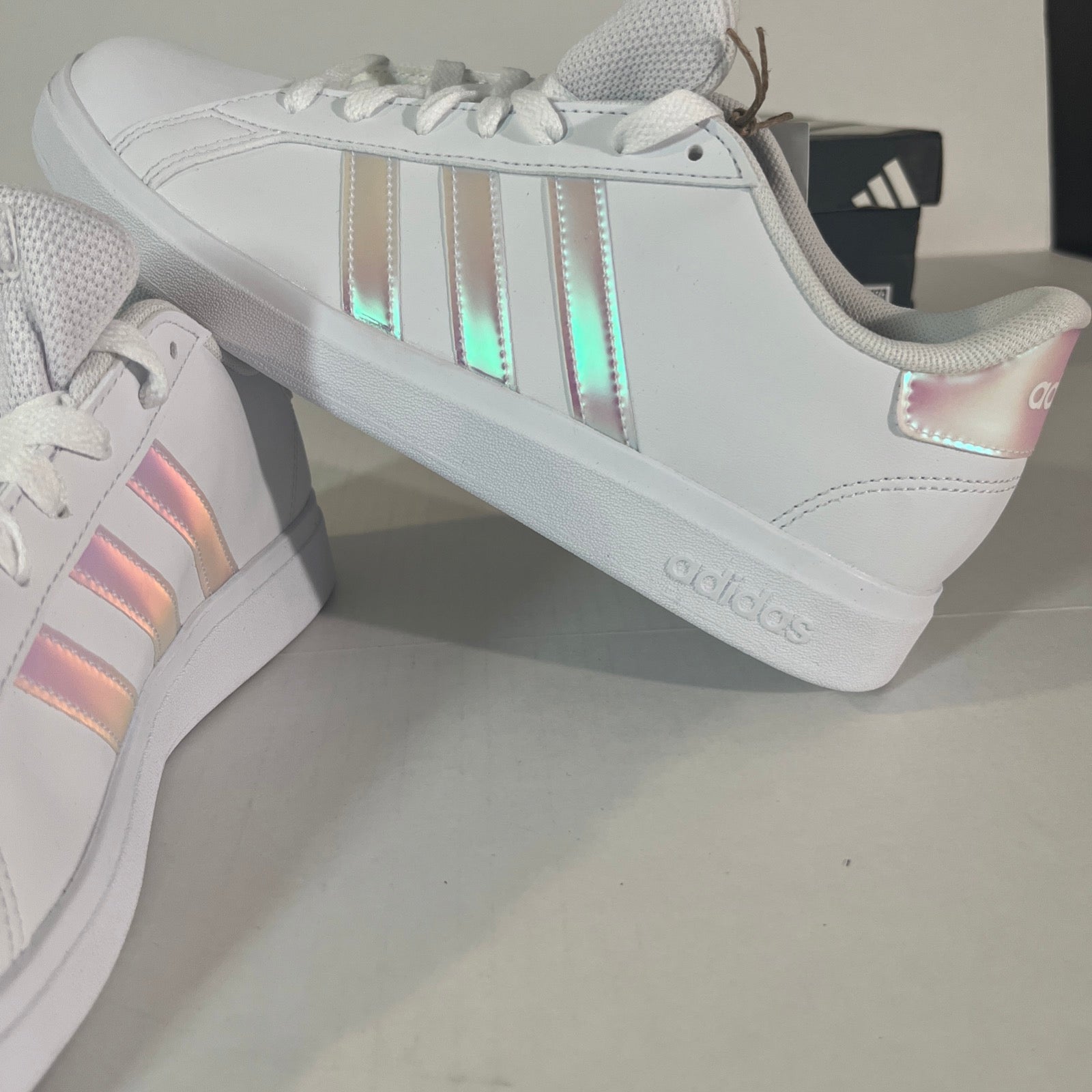 6.5W Adidas Grand Court 2.0 'White Iridescent' (GY2326)