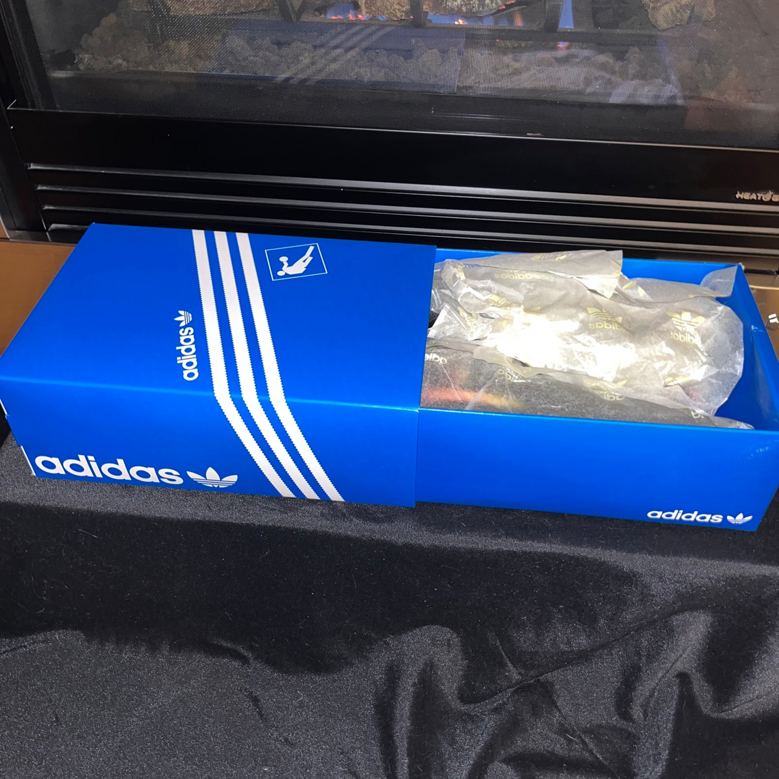 10.5M Adidas Forum Low "Black/Solar Yellow/Red" (FZ5891)