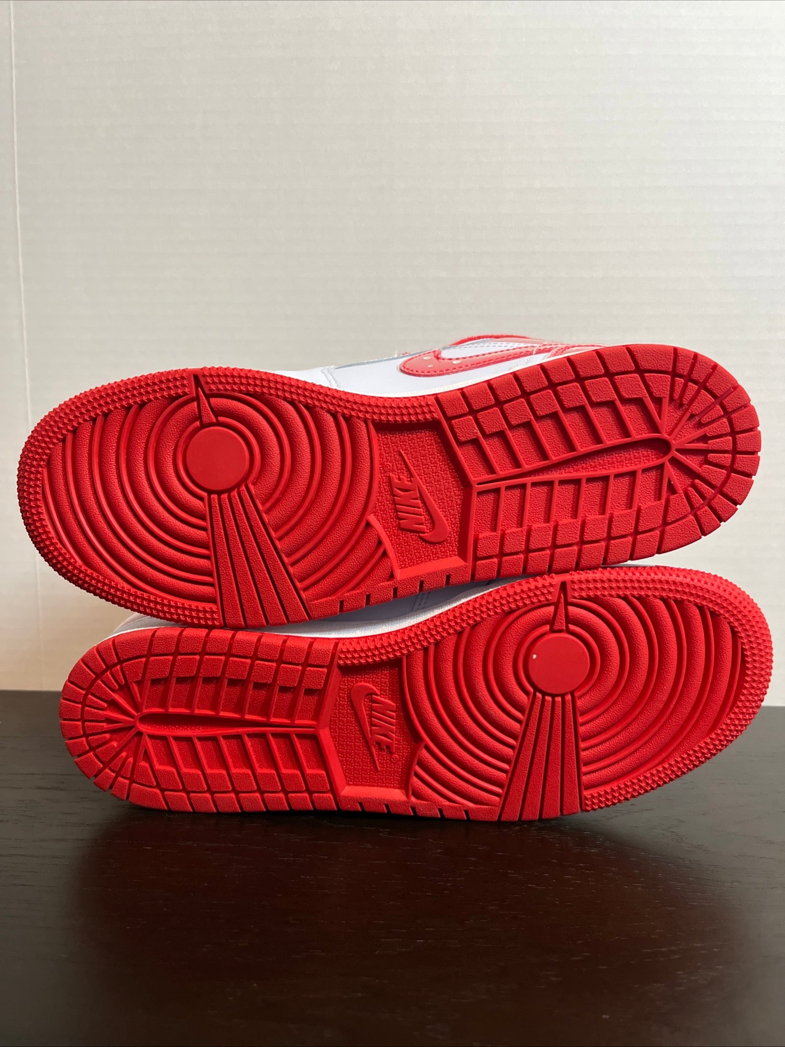 6Y Nike Air Jordan 1 Low SE (GS) "Football Grey/University Red" (FQ1935-018)