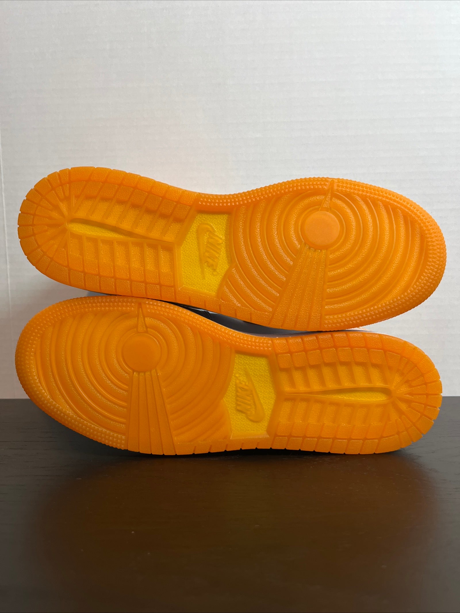6Y Nike Air Jordan 1 Mid SE (GS) "Gatorade - Football Grey/Orange Peel" (FN9053-018)