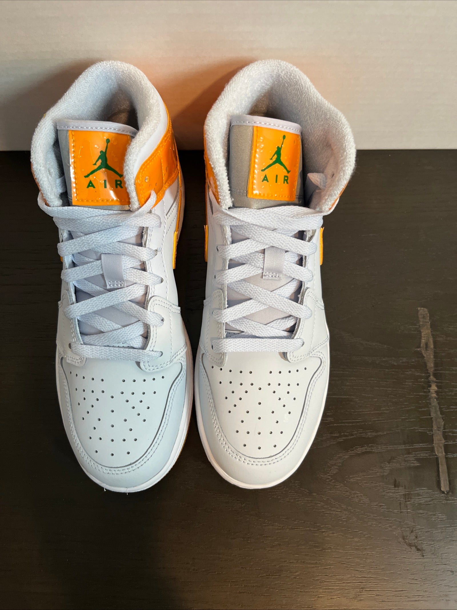 6Y Nike Air Jordan 1 Mid SE (GS) "Gatorade - Football Grey/Orange Peel" (FN9053-018)