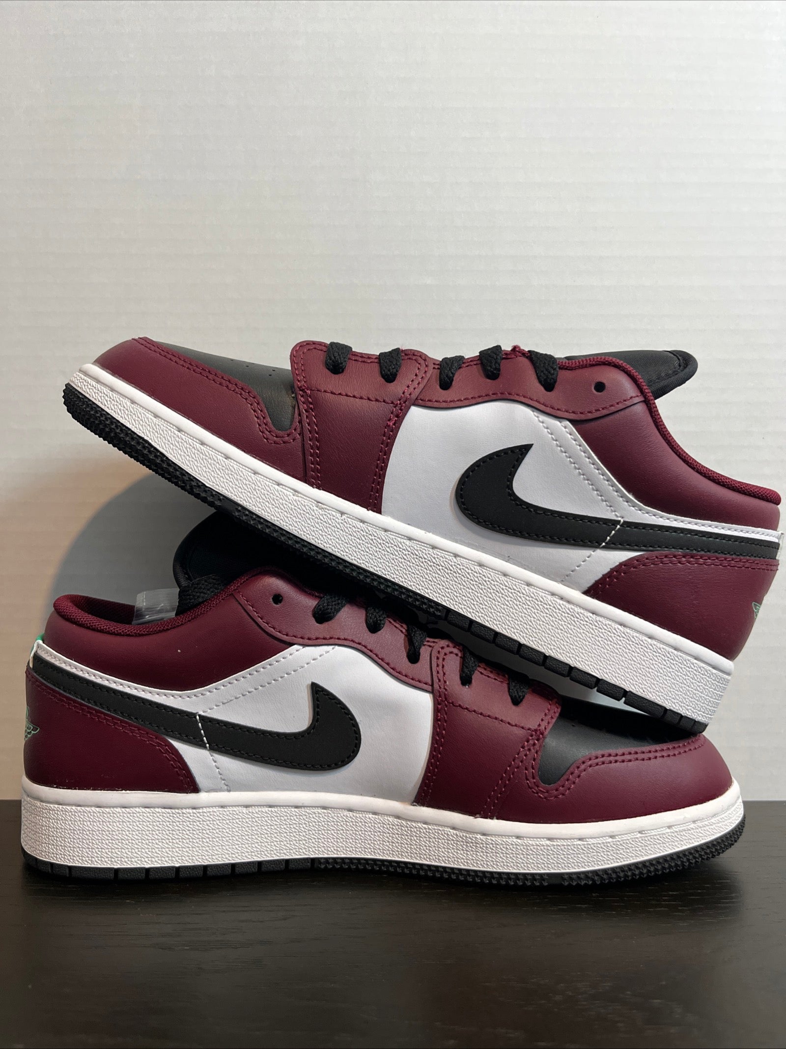 7Y Nike Air Jordan 1 Low SE (GS) "Dark Beetroot/Roma Green" (DM0589-635)